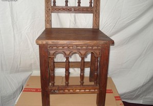 Cadeira madeira antiga