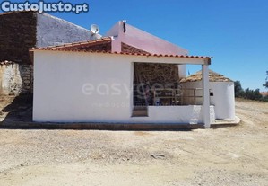 Charmosa Moradia Em Local De Tranquilidade Com...
