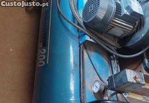 Comprossor 200L trifsico