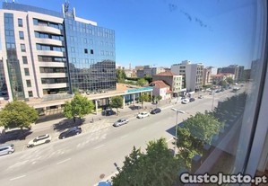 Fabuloso Apartamento T4, na Avenida de França, junto á Casa da Música