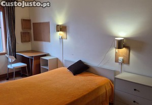 Quarto a rapariga