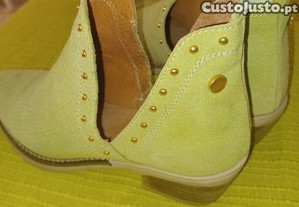 Botins verde alface em pele da Ruika