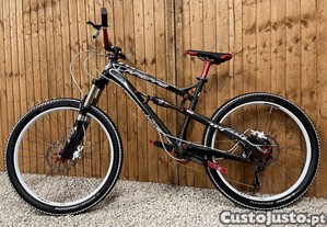 Bicicleta de Enduro/Downhill Carbon Lapierre Zesty 714 com Suspensão Total, ALTA ESPECIFICAÇÃO, FOX
