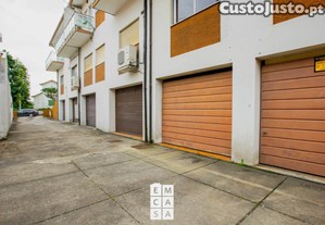 Garagem Espaosa No Centro Histrico De Santa...