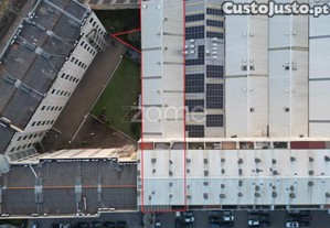 Armazém Industrial, Localizado Em Matosinhos.