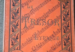 Livro antigo de partituras de música (Óperas)
