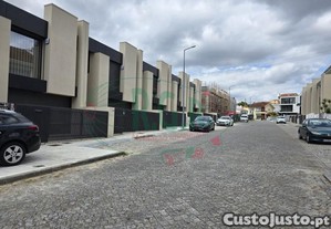 Moradia 2 Frentes Em Construção (3 Suites)