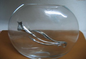 Jarra de vidro oval com aplicação flor em estanho