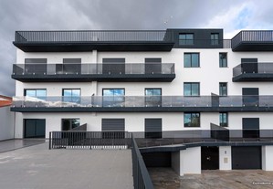 Apartamento t4 + 1 duplex novo com logradouro situado em são brás de alportel