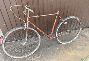 Bicicleta de estrada roda 28 para restauro ou aproveitamento