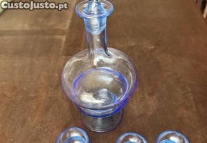 Conjunto de copos e garrafa