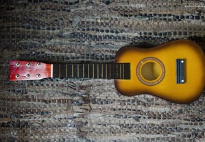 Guitarra tamanho ukulele tenor