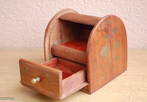 Caixa guarda jóias em madeira