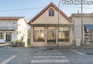 Loja Para Restauro Com Potencial Habitacional...