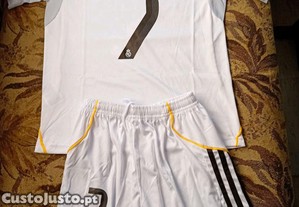 Equipamento criana real madrid mbappe ou Vinicius