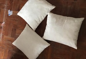 conjunto de 3 almofadas brancas de veludo branco