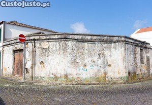 Oportunidade de Investimento - Runa para Reabilitao no Centro da Ribeira Grande (Matriz)