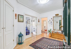 Apartamento T3 com terraço com 90m2, no centro de Alverca do Ribatejo