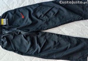 Cal�a de desporto NIKE nova.