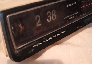 Radio relogio sanyo fm 5021
