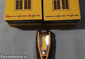 lanterna LED + embalagens de pilhas (artigo NOVO)