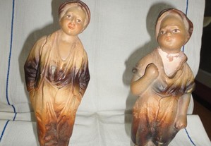Estatuetas dos rapazes do século XIX