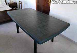 Mesa e Cadeiras (Verdes) de Jardim em Bom Estado   Conjunto Pr�tico