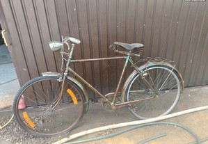 Bicicleta pasteleira para restauro