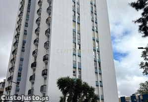 Apartamento T3 Em Odivelas, Junto Ao Metro