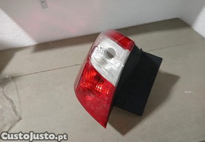 Farol Ford Focus