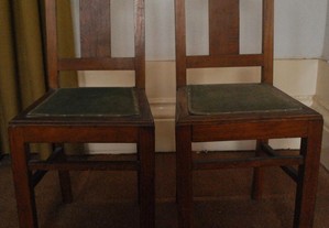 Cadeiras em Madeira Antiga (Com mais de 50 Anos)