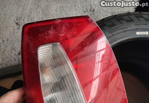 Farol traseiro Audi A4 Dir (153948 HELLA)