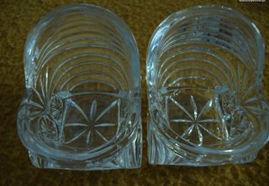 Dois berços miniatura em vidro