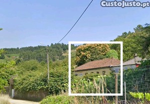 Casa e terreno em Sanfins do Douro
