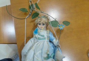 boneca em porcelana antiga , com baloiço