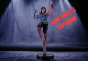 Figura da DC Dark Knights Superman