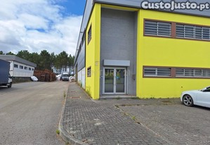 Armazm para com uma rea de 634m2 na Batalha!