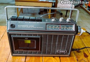 Rádio antigo Aiwa fabricado no Japão