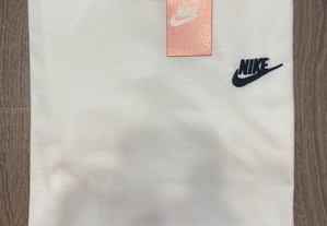T-shirt bordada Nike nova