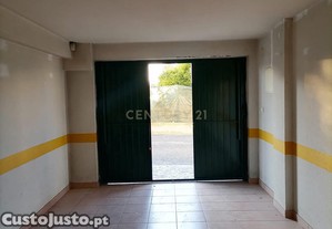 Garagem espaosa com 38 m no Montijo