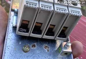 Caixa de liga��o trif�sica