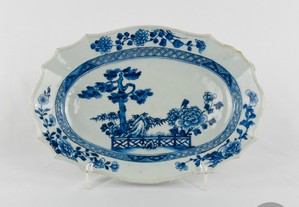 Travessa porcelana da China, bordo recortado, Período Qianlong, séc. XVIII