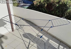 Estendal de Roupa em Bom Estado (como novo)   Pr�tico e Funcional