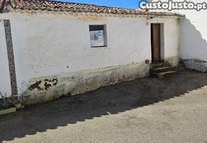 Casa / Villa T2 em Martim Longo de 135,00 m
