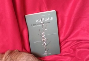 A Primeira Pessoa, de Ali Smith. Novo.