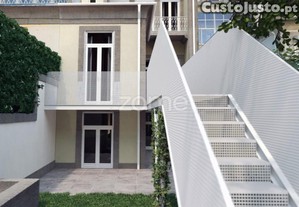 Apartamento T1 Com Jardim Na Rua Álvares Cabral...