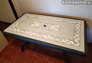 Mesa de Jardim em Excelente Estado (com padr�o bonito)