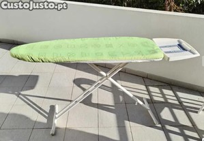 Cama de Passar a Ferro em Bom Estado   Pr�tica e Funcional