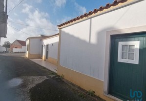 Casa de aldeia T3 em Santarém de 460,00 m²