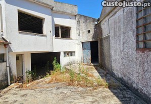 Loja / Estabelecimento Comercial em Minde de 743,00 m²